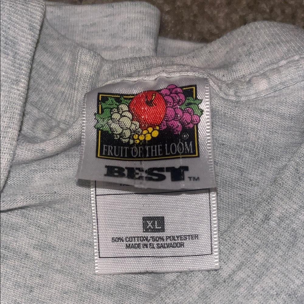 Vintage Fruit of the Loom Gray Tee with Red Marine Print excellent condition - Picture 4 of 5
